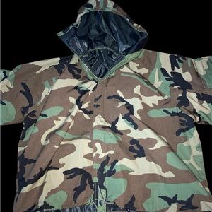 Woodland Camo Hooded Jacket. Size Large. Military Issue.🫡🪖